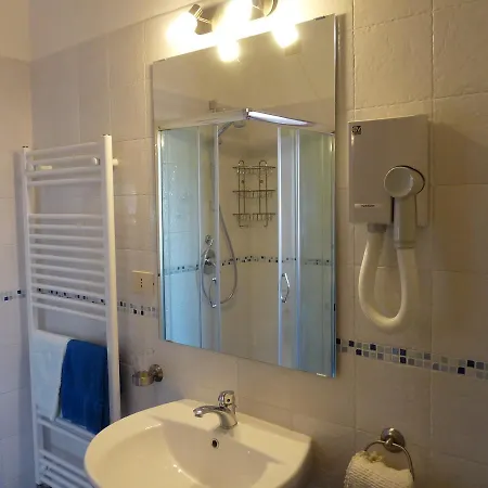 לינה וארוחת בוקר Eugenia 3*